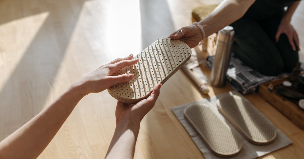 découvrez l'acupression, une technique thérapeutique issue de la médecine traditionnelle chinoise. en utilisant des points de pression sur le corps, cette méthode naturelle favorise la détente, soulage le stress et stimule les capacités d'auto-guérison. plongez dans cet art ancien pour améliorer votre bien-être et votre équilibre.
