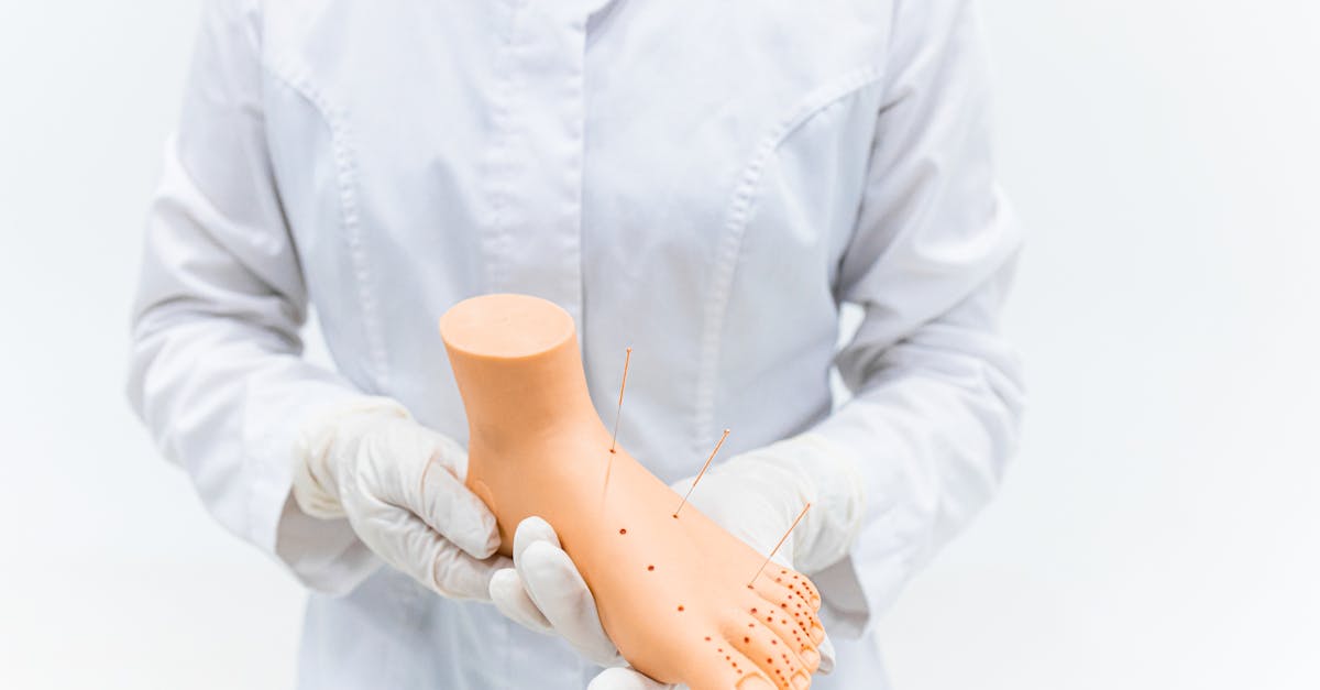 découvrez les bienfaits de l'acupression, une méthode naturelle qui utilise la pression des doigts sur des points spécifiques du corps pour soulager le stress, soulager la douleur et favoriser le bien-être général. apprenez les techniques d'acupression pour améliorer votre santé au quotidien.