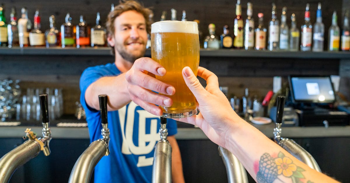 découvrez notre sélection de bières artisanales faites avec passion. explorez des saveurs uniques et des brasseries locales pour une expérience authentique de la bière. que vous soyez novice ou expert, plongez dans l'univers fascinant de la bière craft.