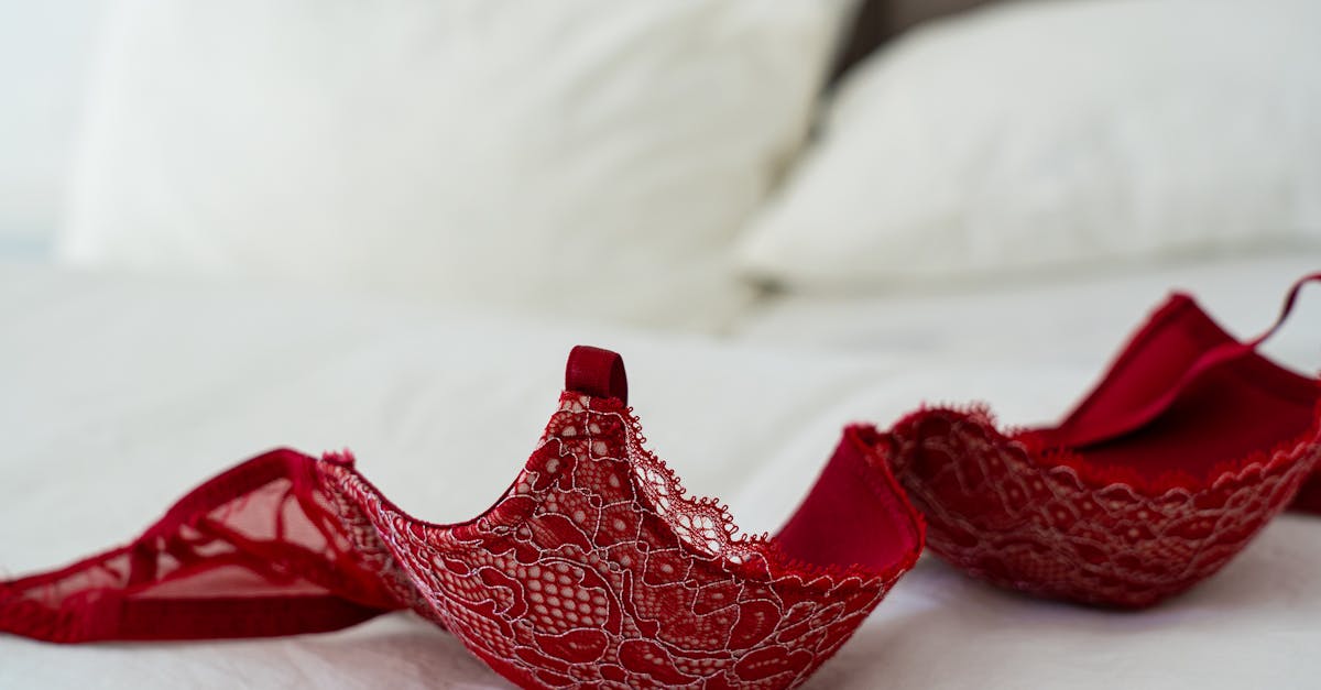 découvrez notre collection de lingerie élégante et confortable, parfaite pour toutes les occasions. des ensembles séduisants aux pièces classiques, notre sélection saura mettre en valeur votre silhouette tout en vous offrant un confort inégalé. explorez des styles variés pour chaque femme et festoyez avec confiance.