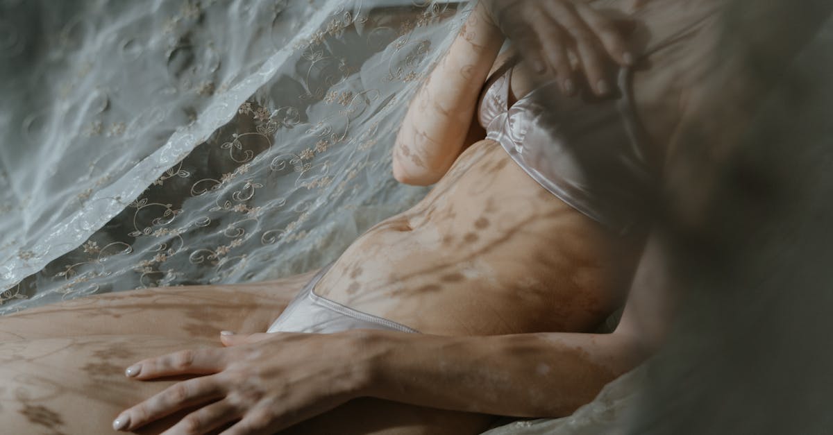 découvrez les dernières tendances en lingerie qui allient confort et sensualité. explorez les styles incontournables, les matériaux innovants et les couleurs chic pour rehausser votre garde-robe et exprimer votre personnalité.