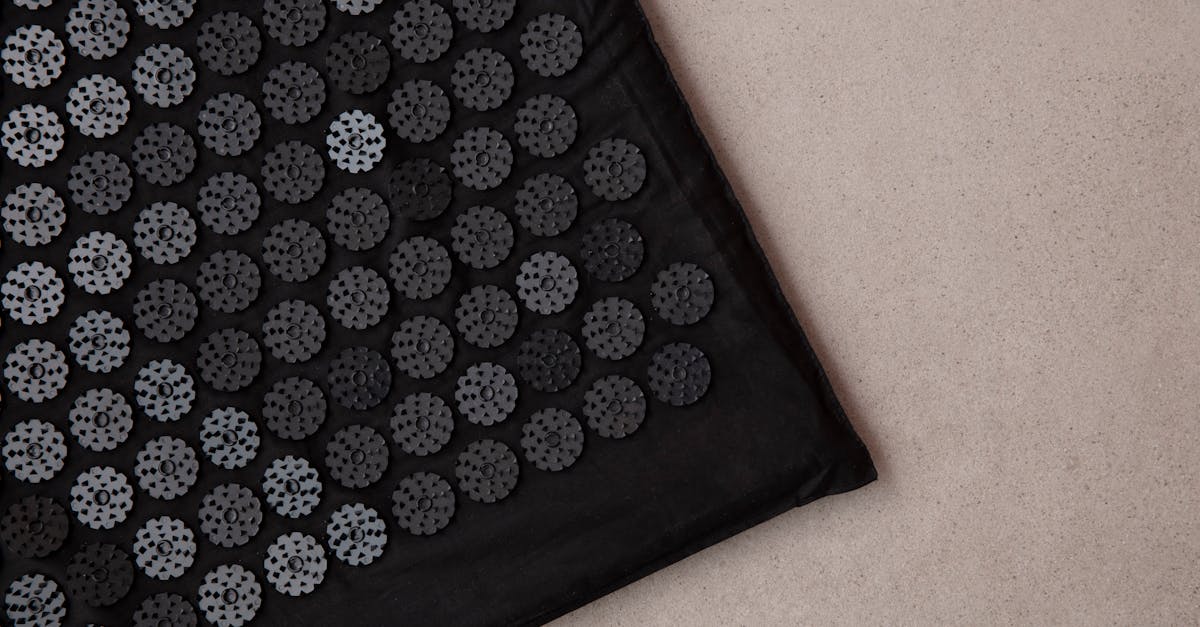 découvrez les bienfaits du tapis d'acupression, un outil naturel pour soulager le stress, améliorer la circulation sanguine et favoriser la relaxation. parfait pour la méditation et le bien-être au quotidien.