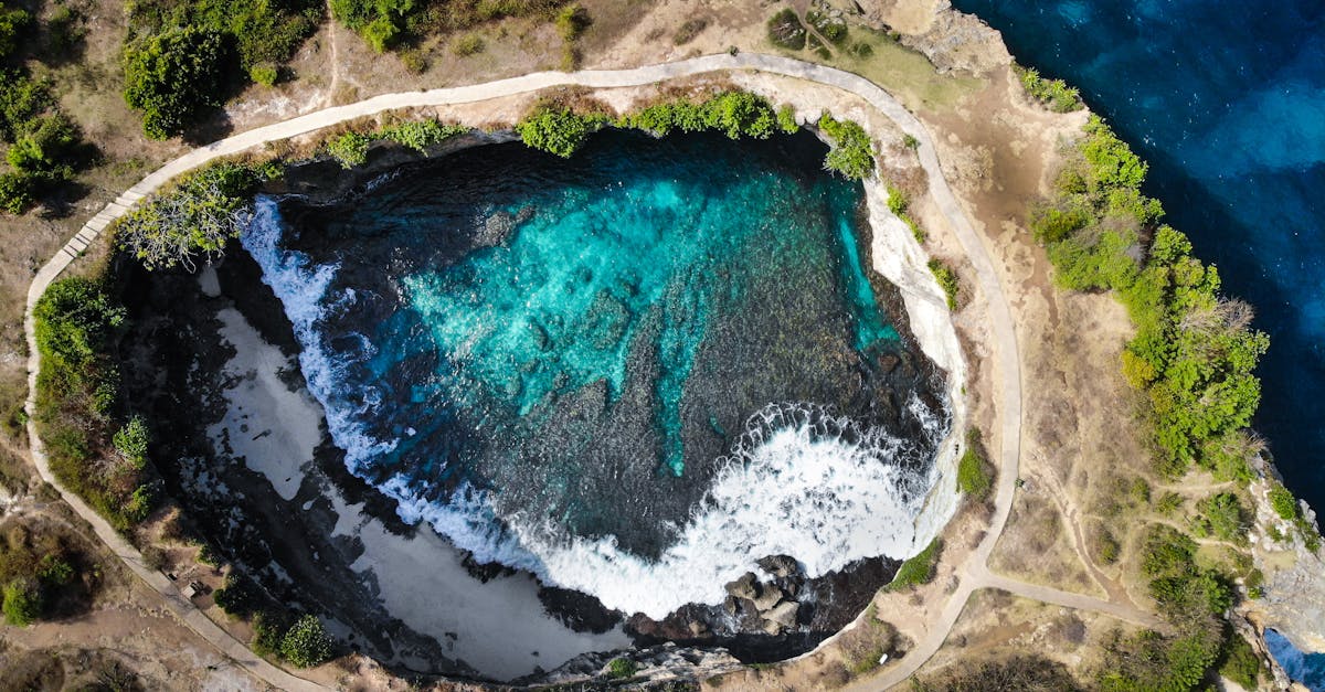découvrez bali, l’île des dieux en indonésie : temples majestueux, plages paradisiaques, rizières verdoyantes et culture authentique. préparez un voyage inoubliable à bali, entre détente, aventure et découvertes exotiques.