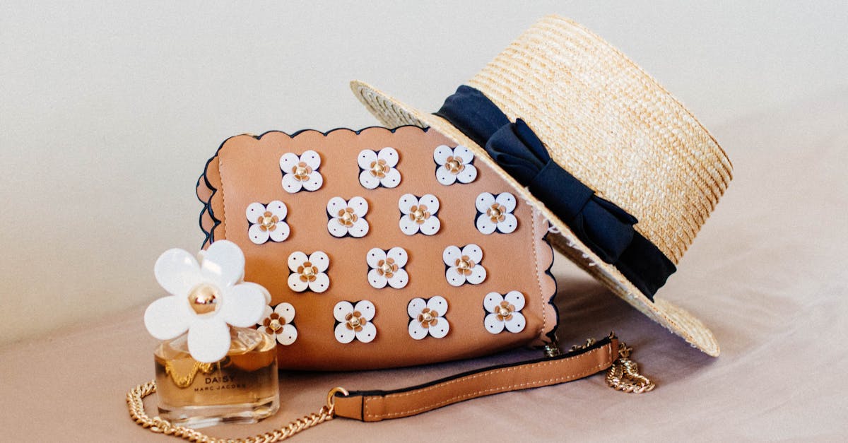 découvrez notre sélection d'accessoires tendance pour compléter votre style : bijoux, sacs, chapeaux, lunettes et plus encore. trouvez l'accessoire parfait pour chaque occasion.