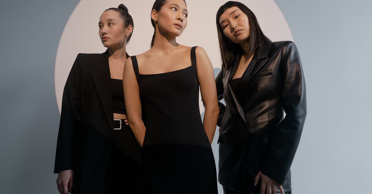 découvrez les dernières tendances de la mode, des inspirations de looks aux couleurs et styles incontournables de la saison. suivez nos conseils pour rester à la pointe de la fashion attitude !