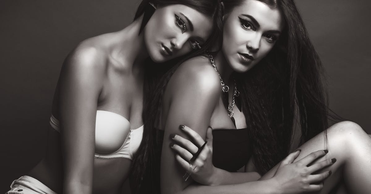 découvrez notre collection de lingerie élégante, confortable et raffinée pour toutes les occasions. styles variés, matières de qualité et nouveautés tendance pour sublimer votre féminité.